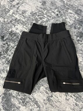 Athleta Black Performance Cargo Shorts with Zip Detailing